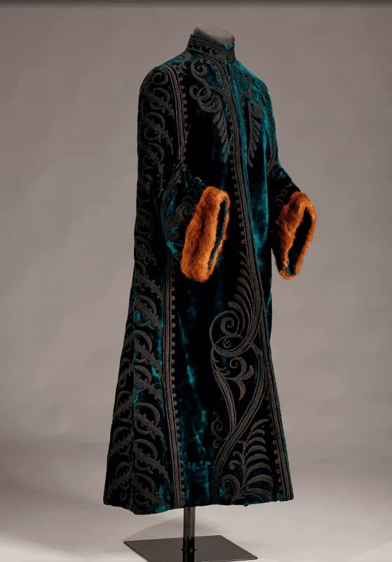 manteau en fausse fourrure des années 1870