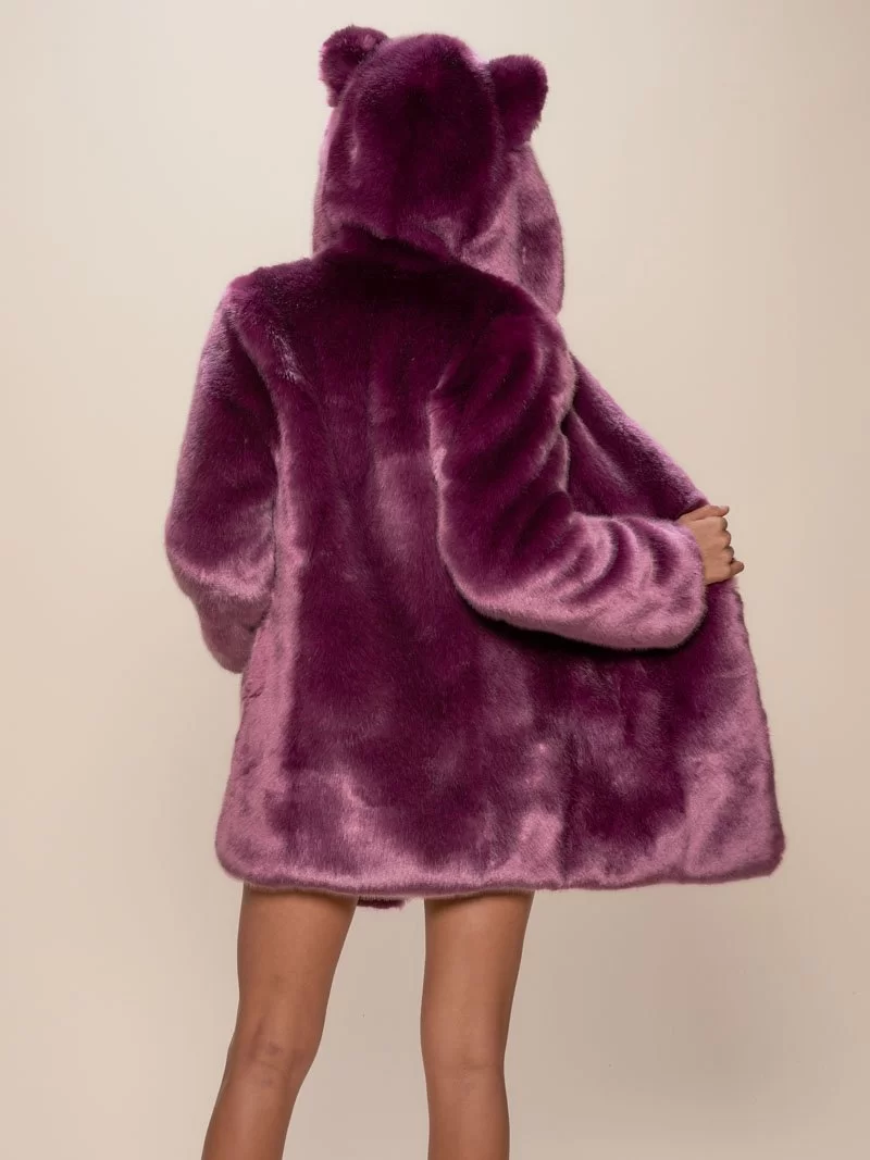MANTEAU A CAPUCHE EN FAUSSE FOURRURE DU LOUP MAUVE DOS