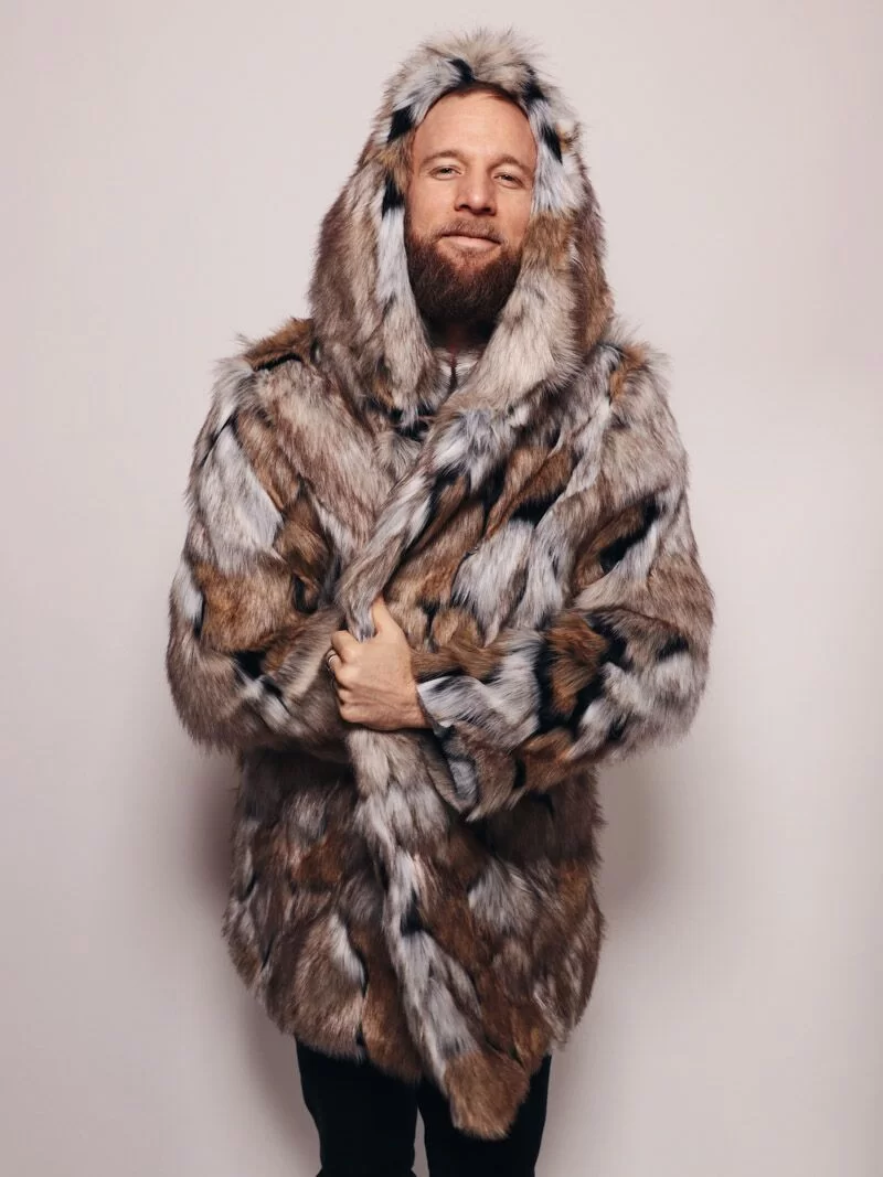 MANTEAU CAPUCHE EN FAUSSE FOURRURE DE CARCAJOU