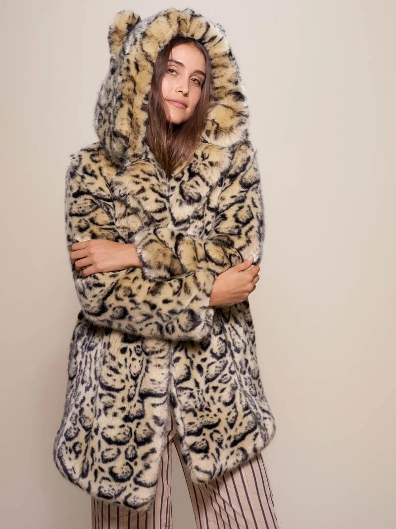 MANTEAU À CAPUCHE EN FAUSSE FOURRURE GUÉPARD fermé