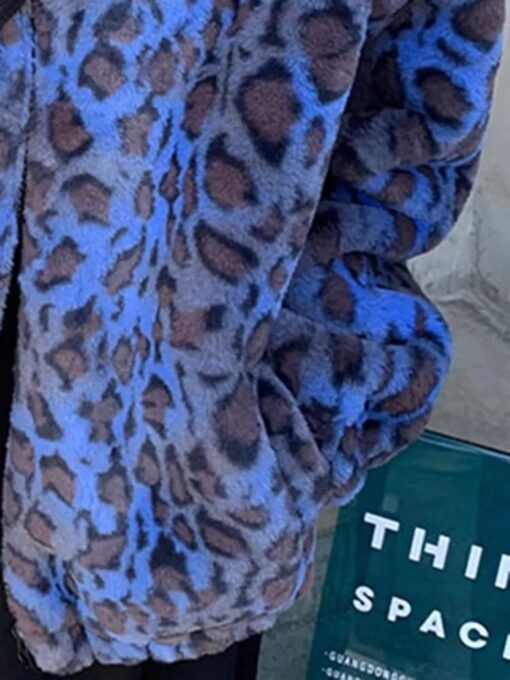 manteau en fausse fourrure léopard bleu poches