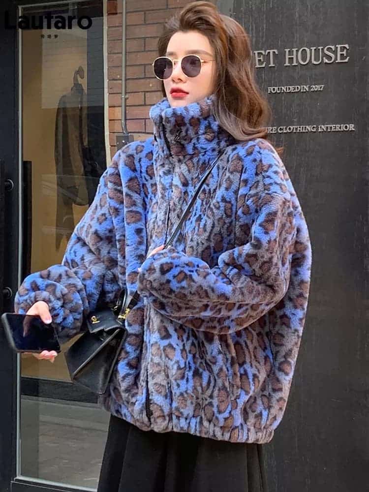manteau en fausse fourrure léopard bleu